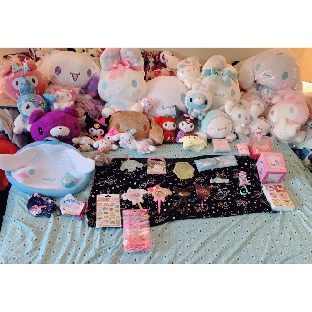 Huge Toreba and Sanrio Plushie Bundle